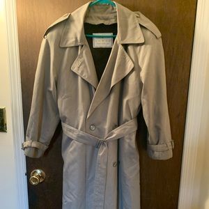 London Fog Towne Womens size 10P beige belted trench coat